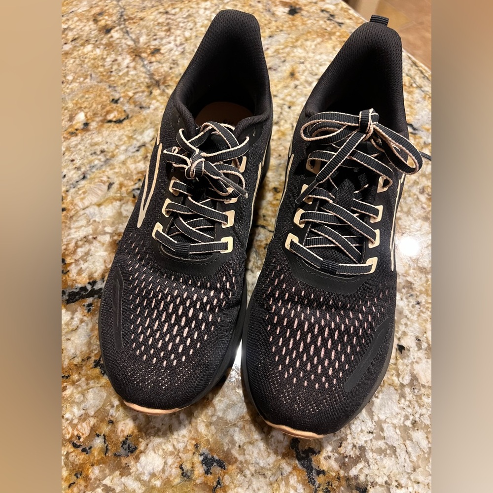 Avia Black Sneakers